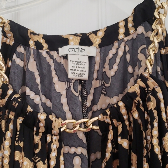 Cache' Top with gold chain - Picture 2 of 3